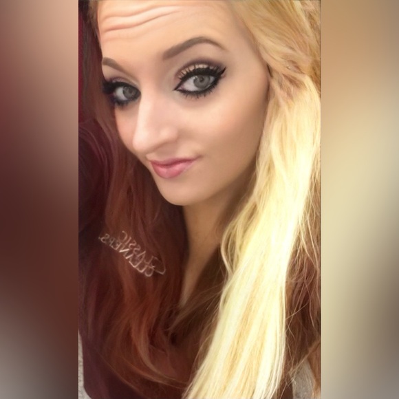 Single Mom/ Widow/ Recovering Addict/ Poshmark Queen - Picture 1 of 16